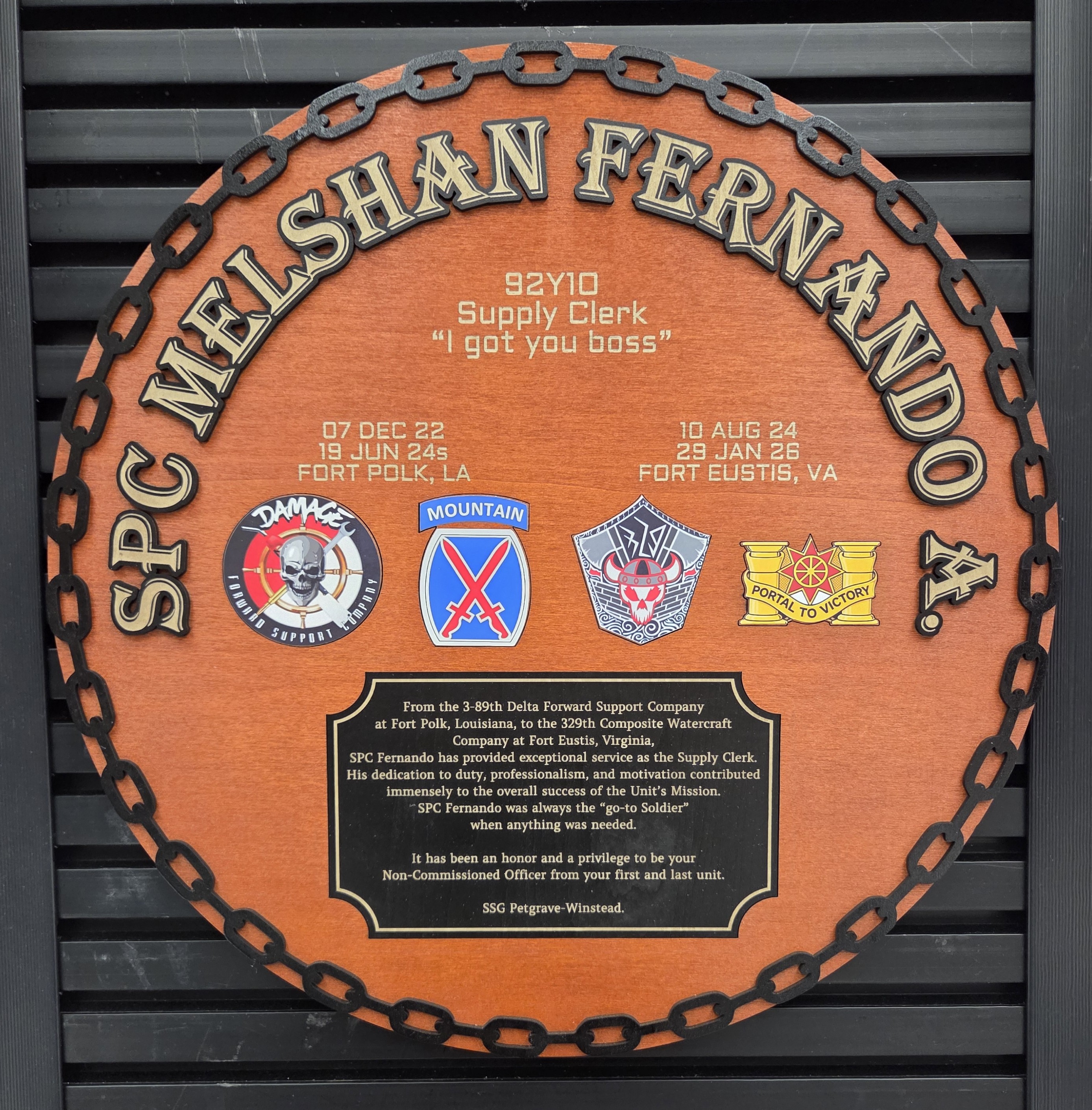 Circular supply service recognition plaque